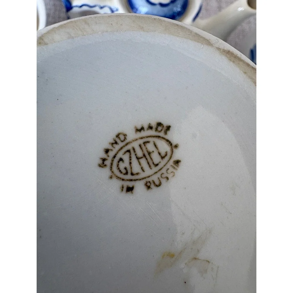 Gzhel russian porcelain